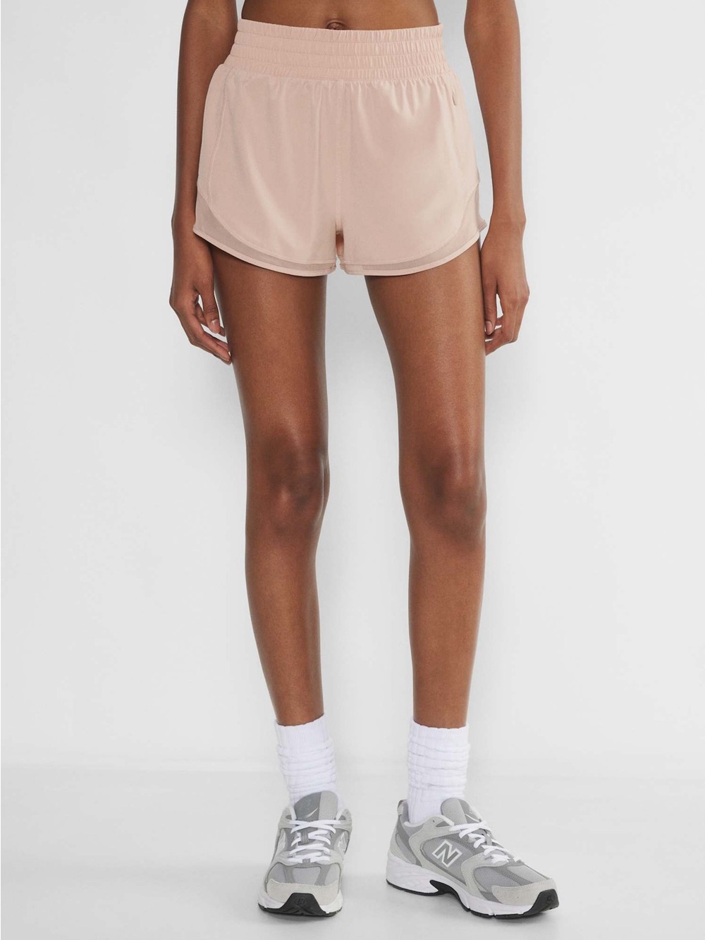 Aritzia Golden MoveTech Legacy Hi-Rise 2.5" Short Barely Blush Size 2